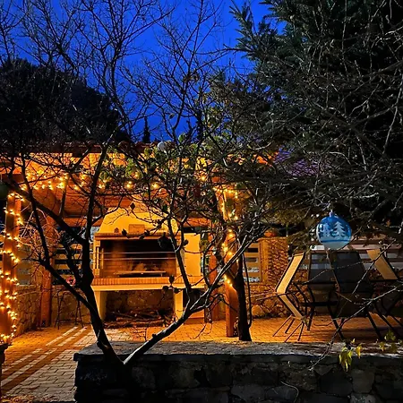 Alonaki House * 阿姆菲克利亚