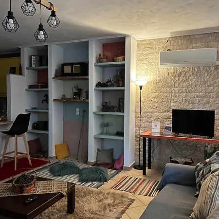 Alonaki House דירה