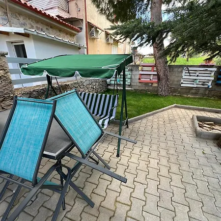 Alonaki House شقة