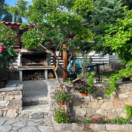 Alonaki House * 阿姆菲克利亚