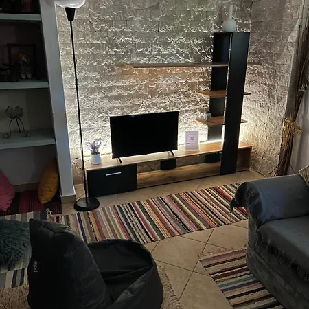 Alonaki House *