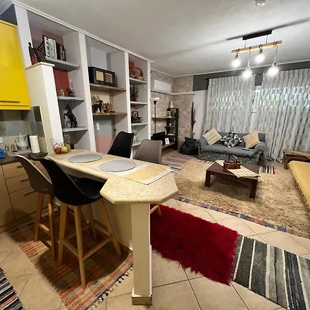 דירה Alonaki House